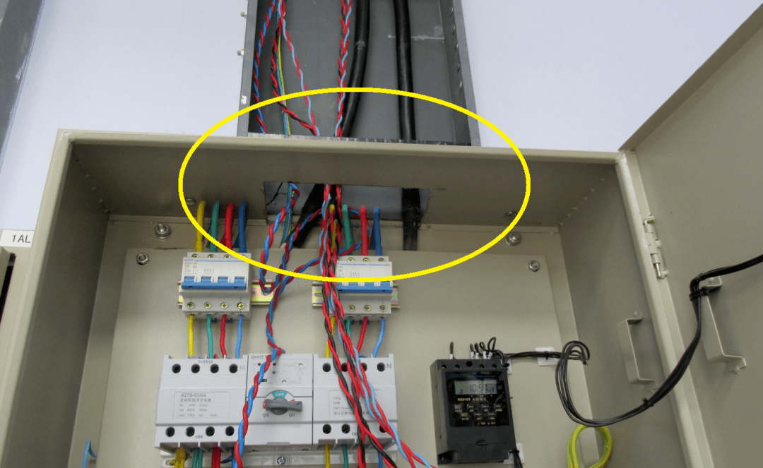配電箱與橋架連接示例 確保電氣安全，實現(xiàn)嚴密牢靠的電氣聯(lián)接